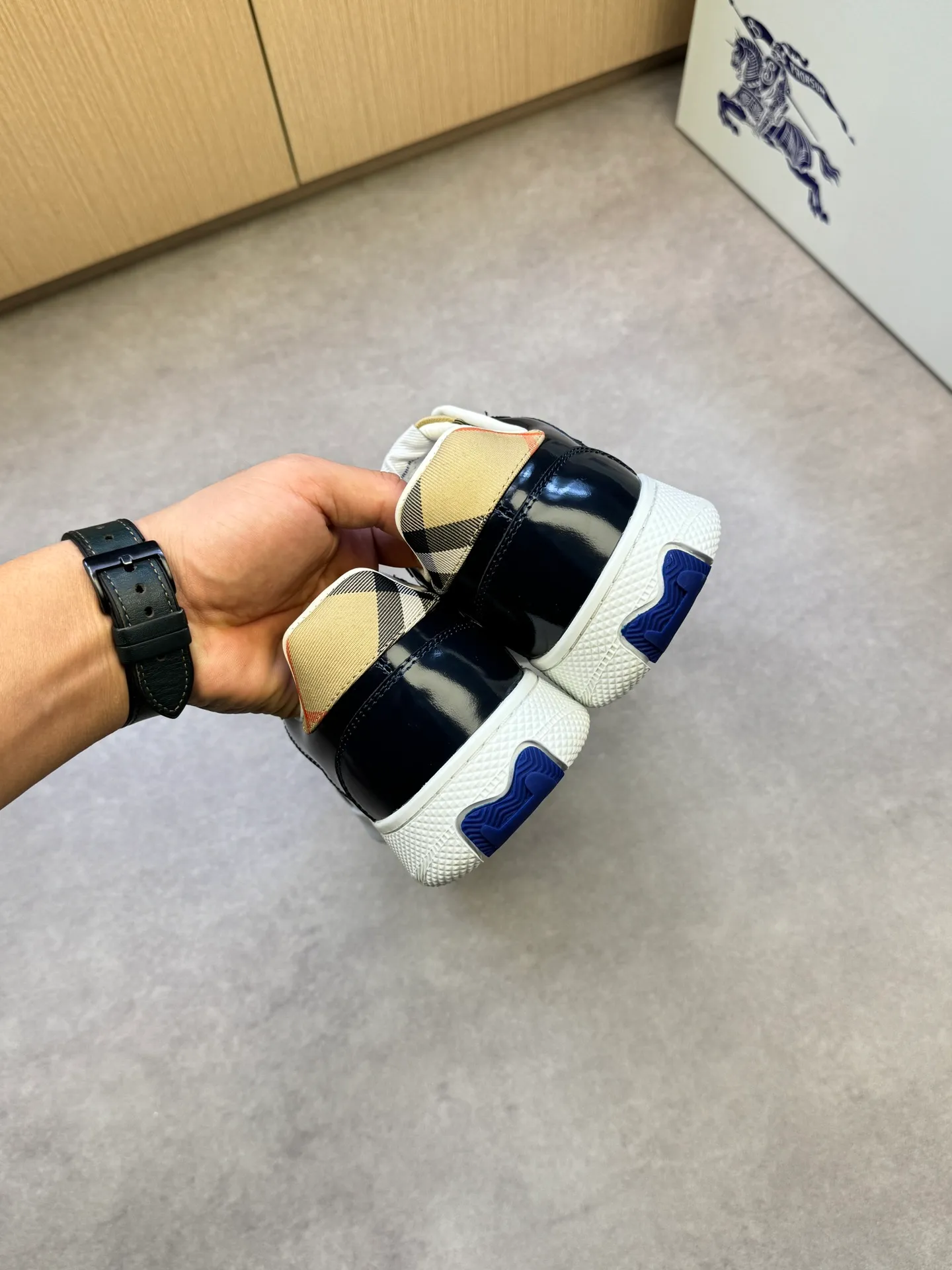 P400 [BURBERRY] Burberry casual sports sneakers - Upper: imported 🔝 open edge beaded calfskin, brand totem cloth, tongue brand cloth label - Inner: water-dyed cowhide - Outsole: ultra-light TPR rubber; two-color molded outsole - Super high quality control·Fine workmanship: highlighted (high-end, extravagance, grade) -Size: 38-44 (Male 45, can be customized)·BBR0372
